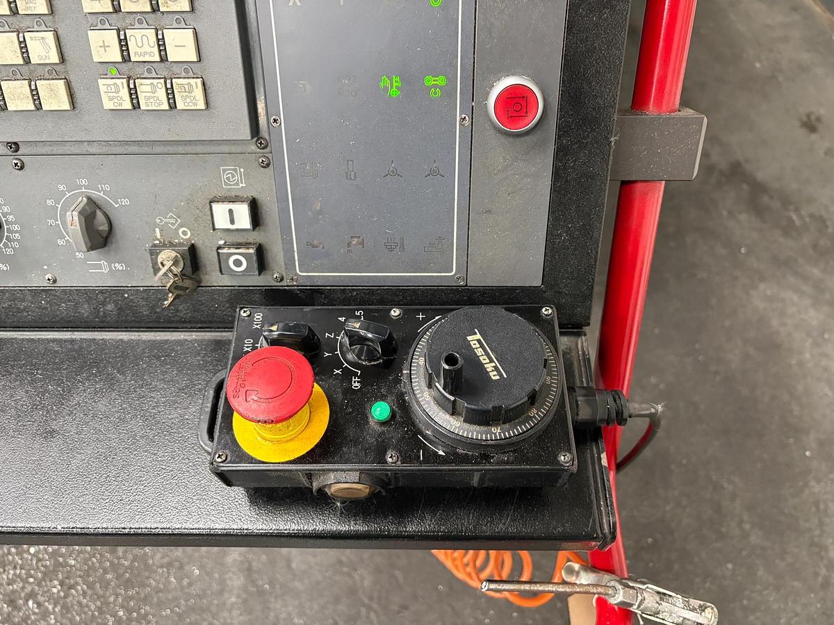 Used 2016 QUASER VERTICAL CNC MACHINING CENTRE MV204P
