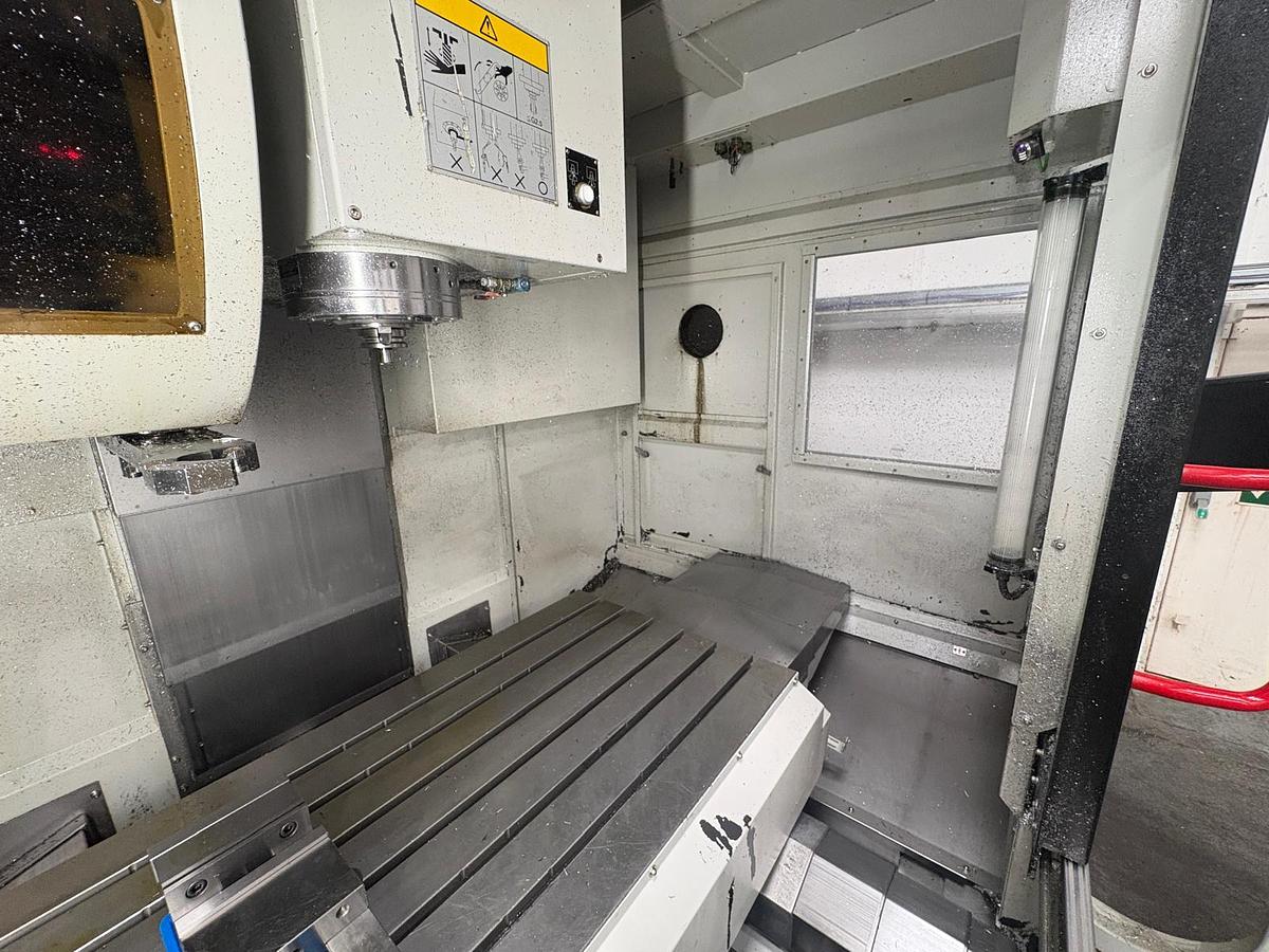 Used 2016 QUASER VERTICAL CNC MACHINING CENTRE MV204P