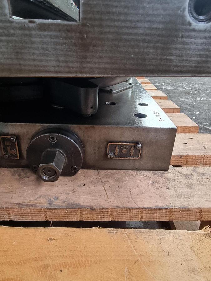 Used DeVlieg Type “AM” AIR LIFT ROTARY TABLE