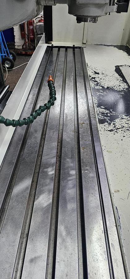 Used XYZ SMX 5000 VERTICAL BED TYPE CNC MILLING MACHINE