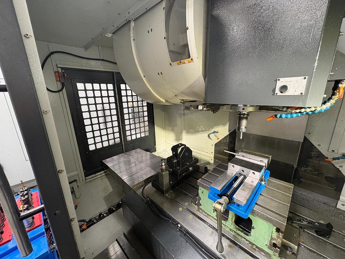 Used 2012 FEELER VERTICAL CNC MACHINING CENTRE VMP-1100