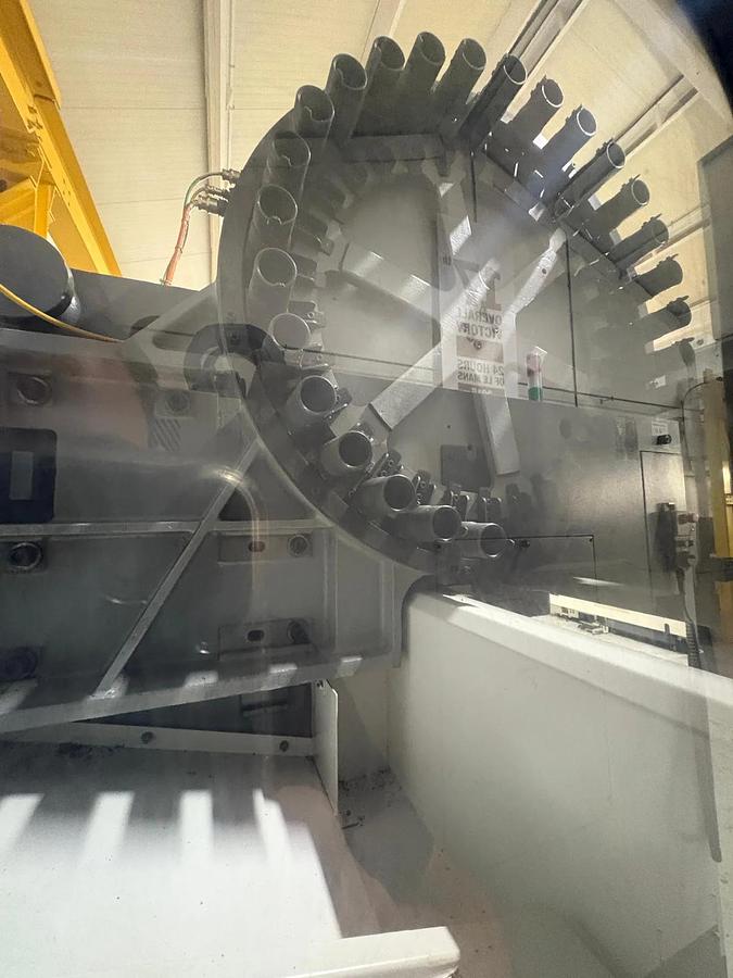 Used MAZAK VCN 410A VERTICAL MACHINING CENTRE