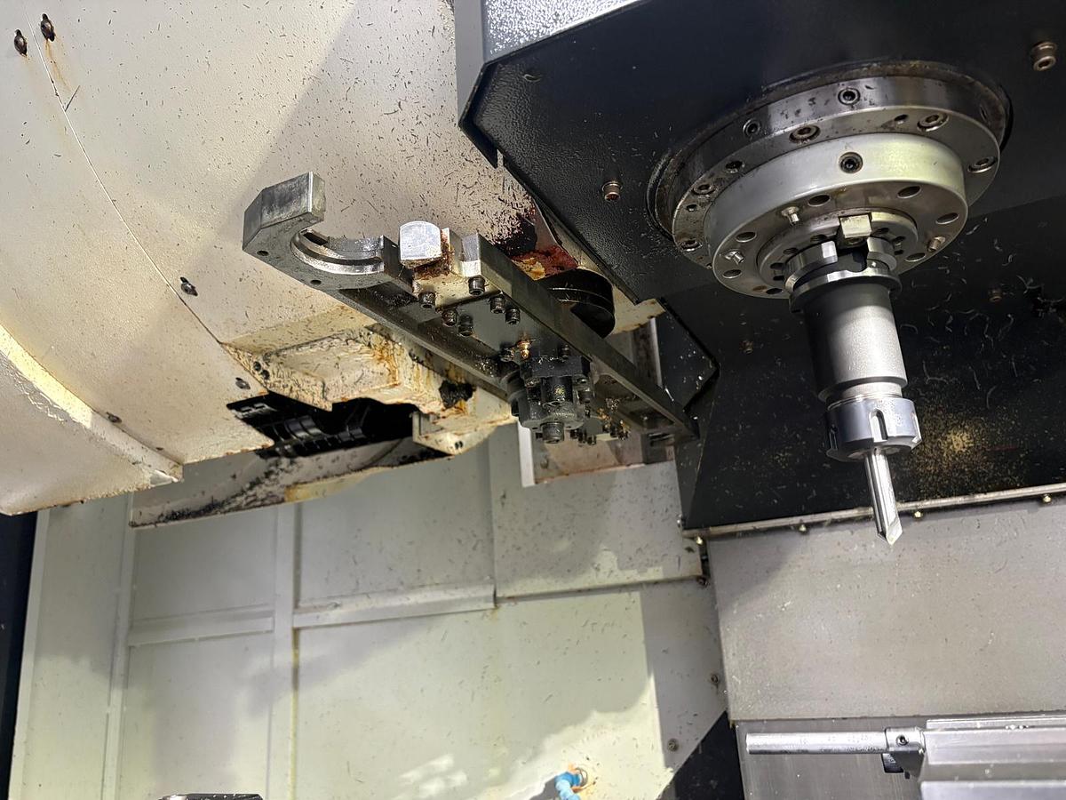 Used 2012 FEELER VERTICAL CNC MACHINING CENTRE VMP-1100