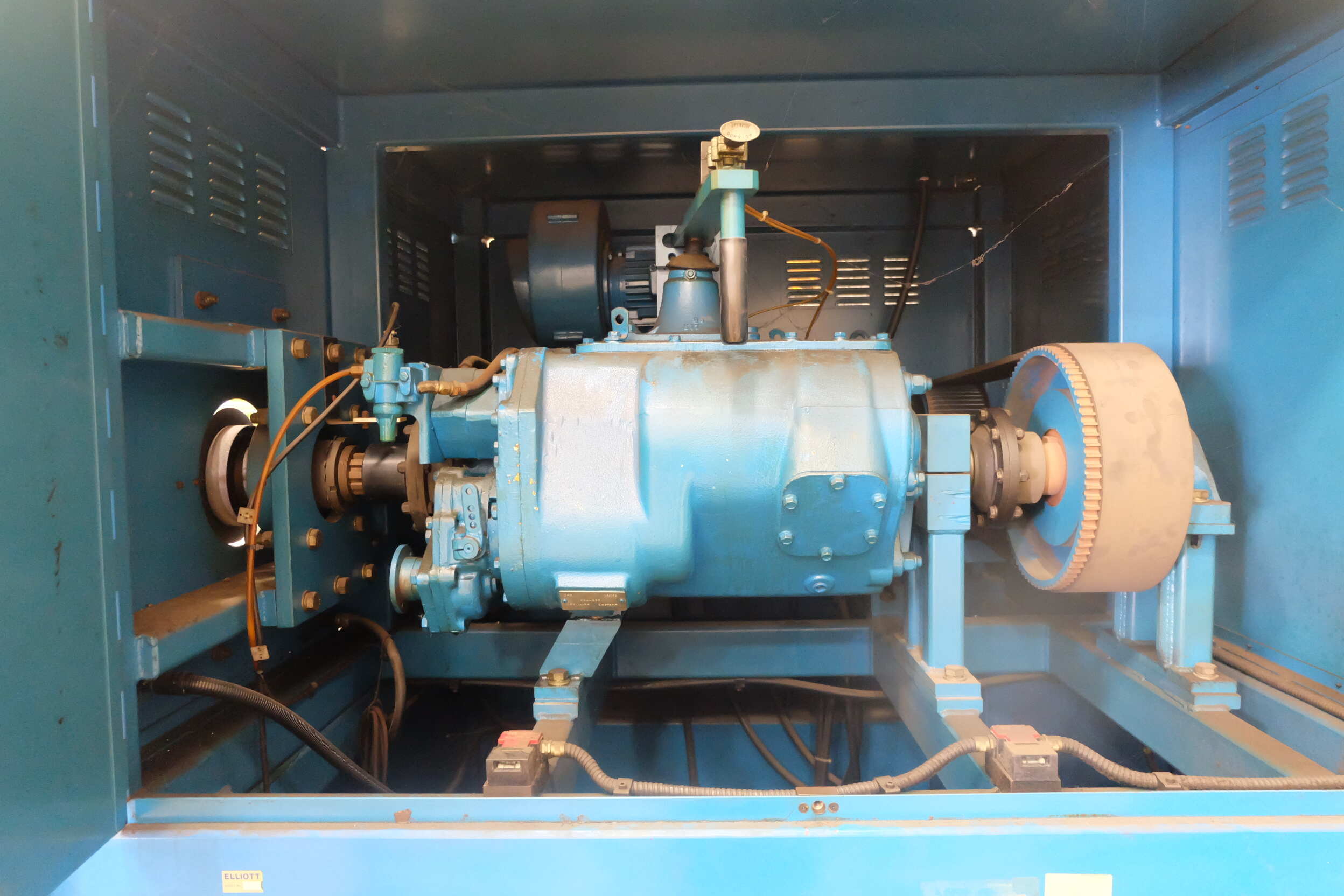 Used IRD B750RR SERIES SOFT BEARING HORIZONTAL DYNAMIC BALANCING MACHINE