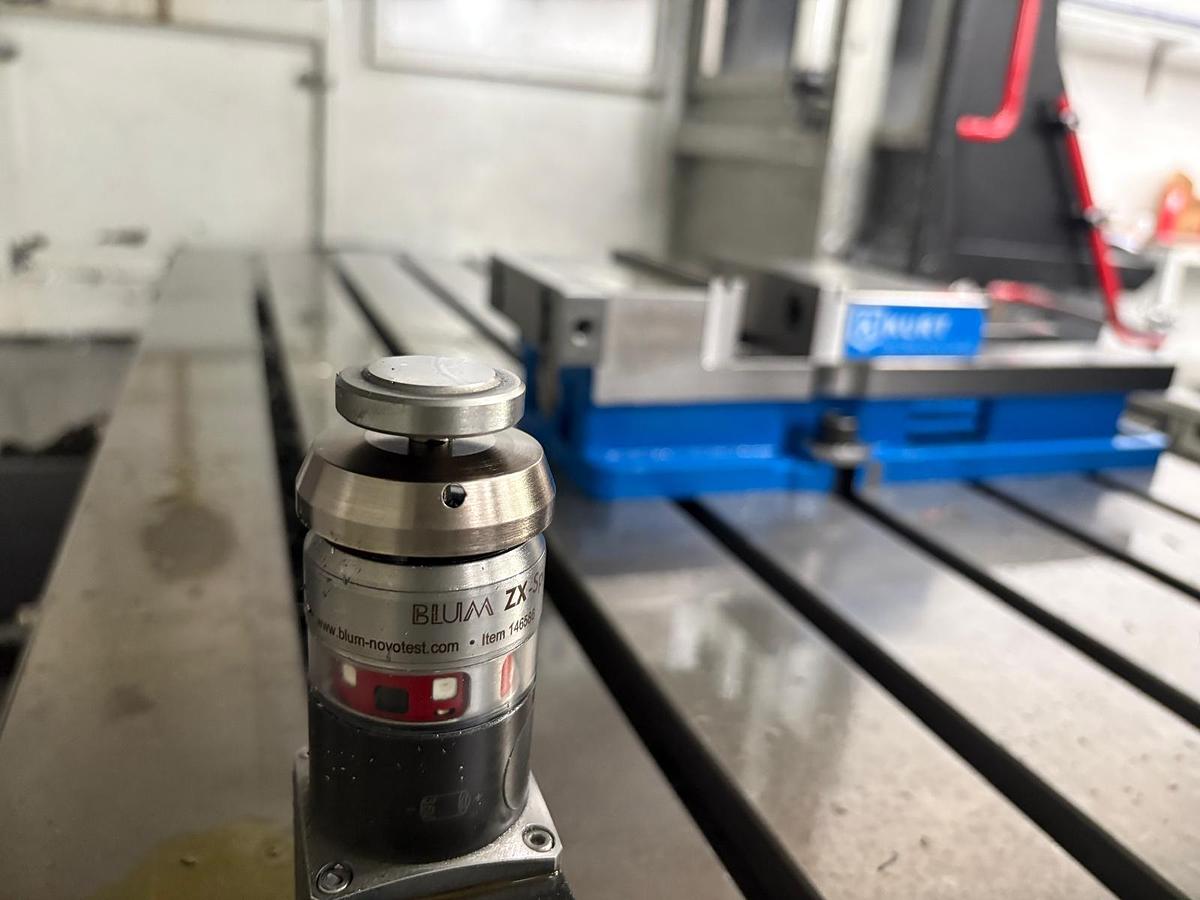 Used 2016 QUASER VERTICAL CNC MACHINING CENTRE MV204P