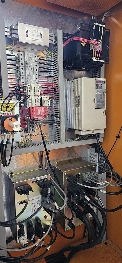 Used XYZ SMX 5000 VERTICAL BED TYPE CNC MILLING MACHINE