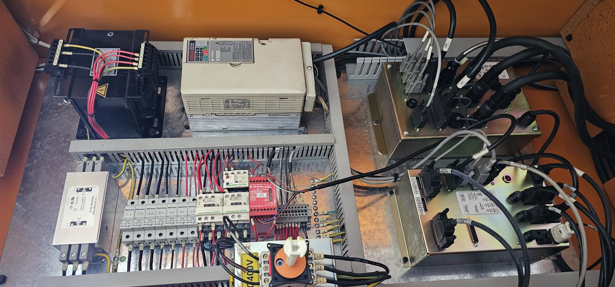 Used XYZ SMX 5000 VERTICAL BED TYPE CNC MILLING MACHINE