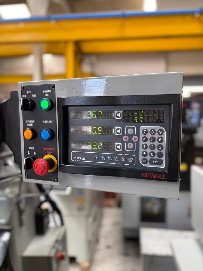 Used XYZ SLV HEAVY DUTY TURRET MILLING MACHINE
