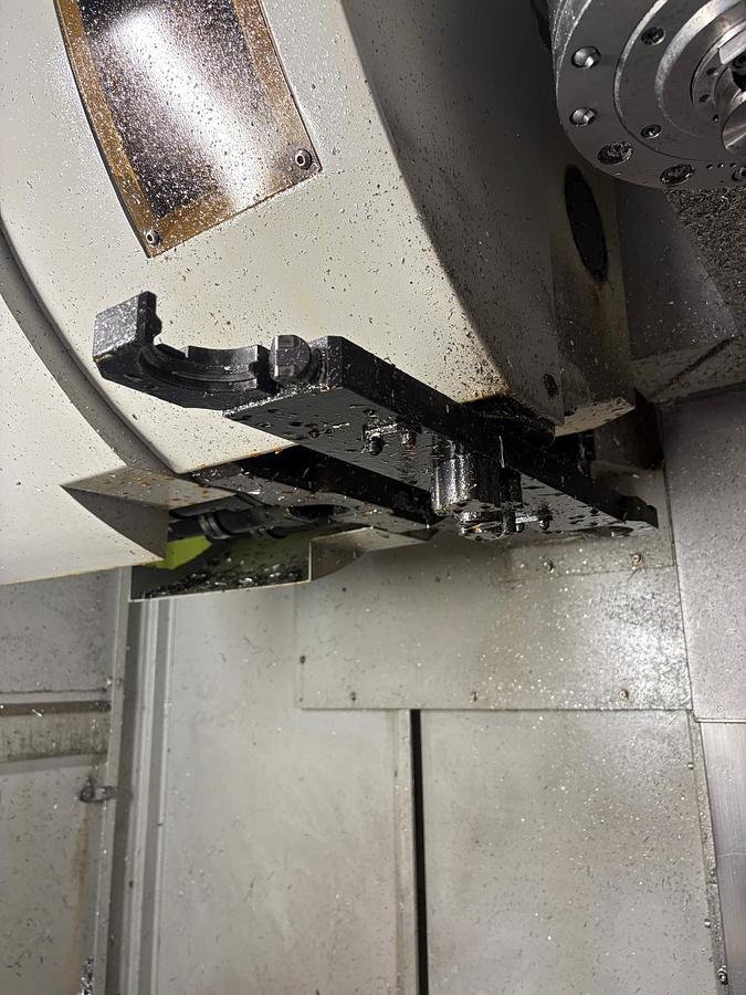 Used 2016 QUASER VERTICAL CNC MACHINING CENTRE MV204P