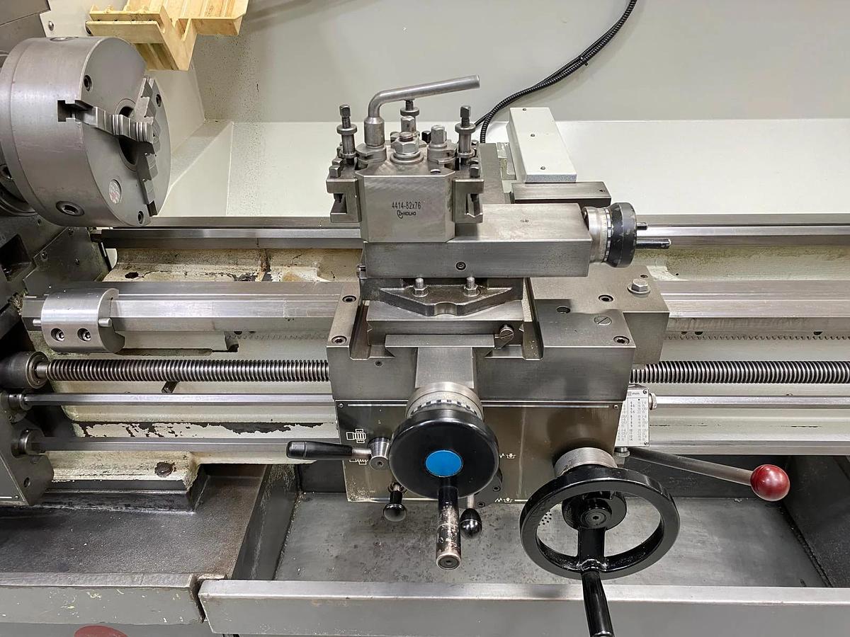 Used COLCHESTER TRIUMPH VS2500 X 1250MM GAP BED CENTRE LATHE