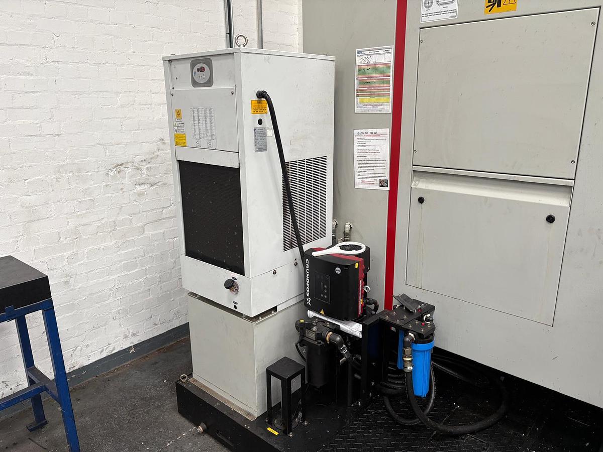 Used 2016 QUASER VERTICAL CNC MACHINING CENTRE MV204P