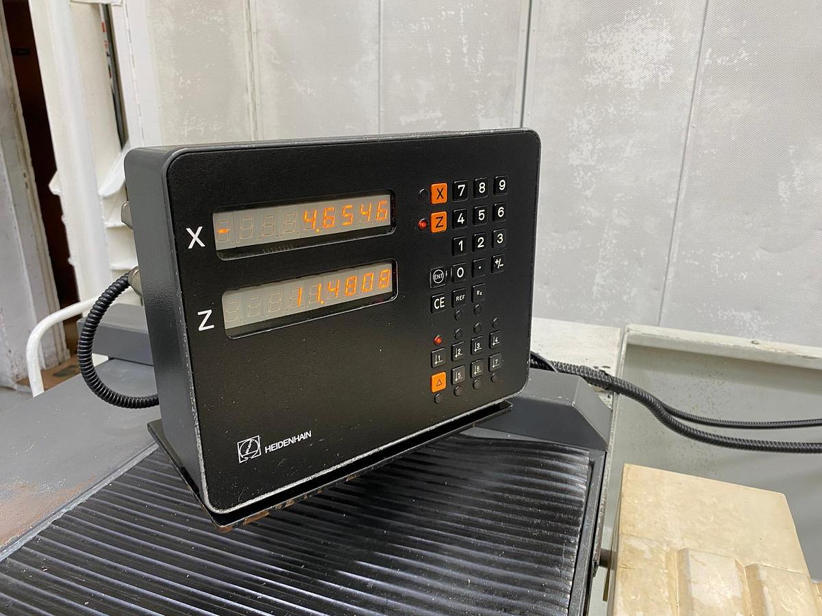 Used COLCHESTER TRIUMPH VS2500 X 1250MM GAP BED CENTRE LATHE