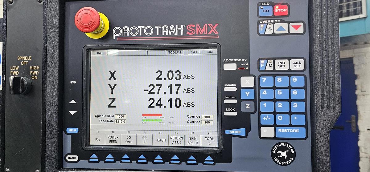 Used XYZ SMX 5000 VERTICAL BED TYPE CNC MILLING MACHINE