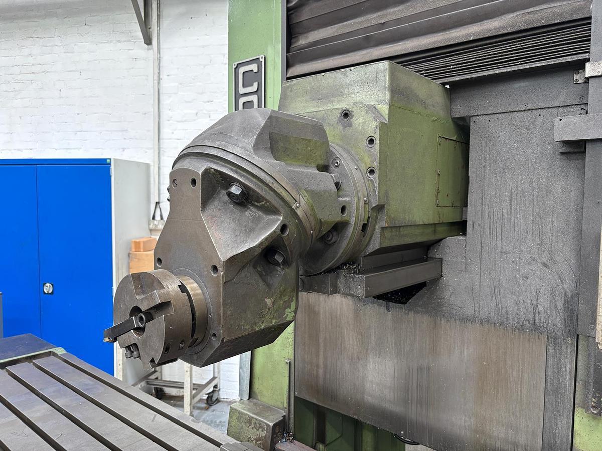 Used CORREA A-20-25 BED TYPE TRAVELLING TABLE UNIVERSAL MILLING MACHINE