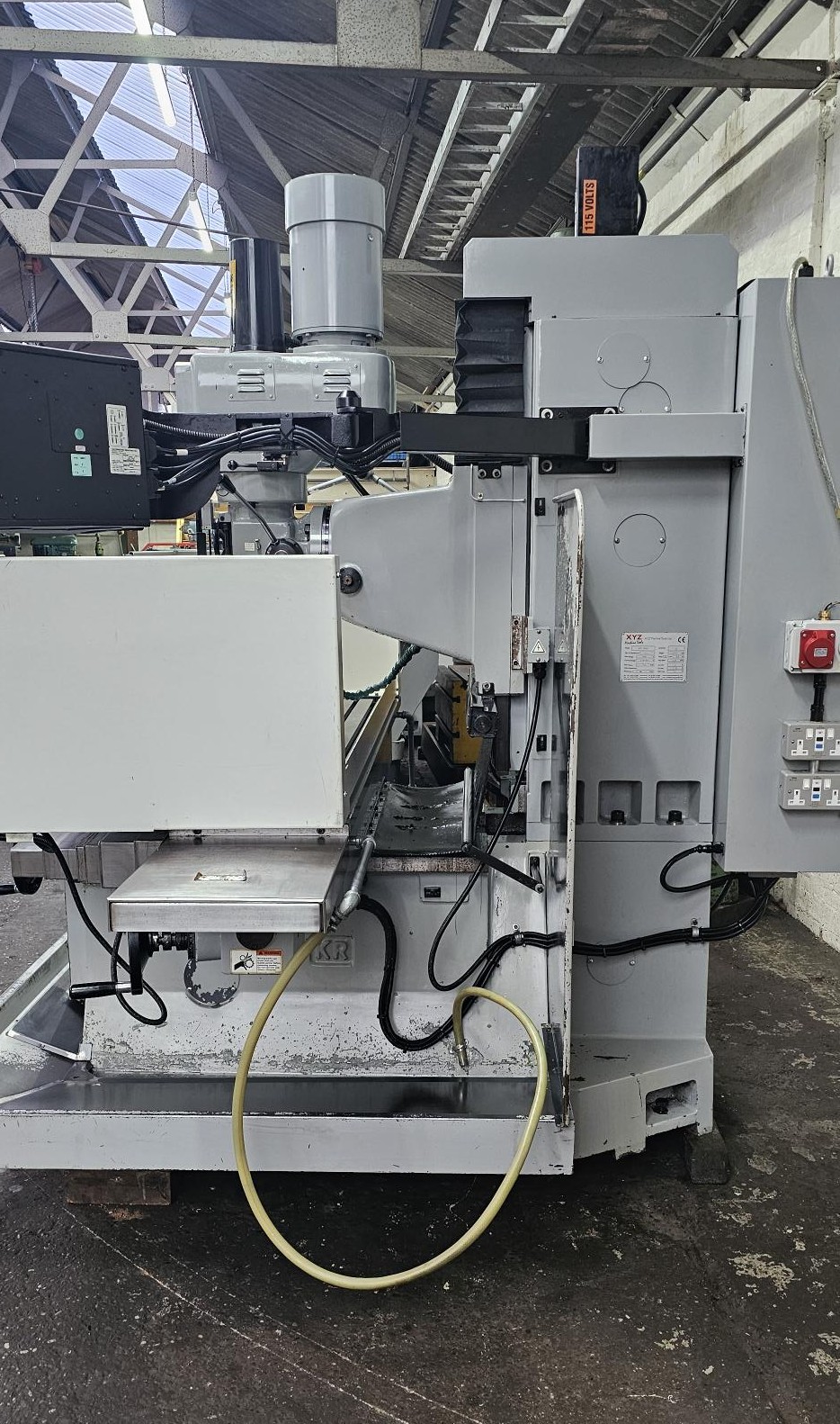 Used XYZ SMX 5000 VERTICAL BED TYPE CNC MILLING MACHINE