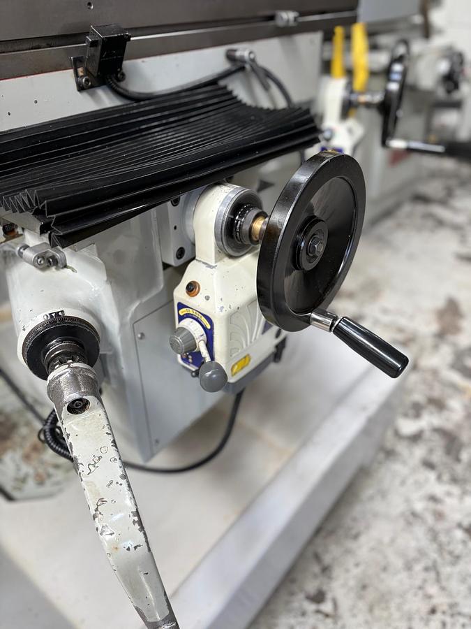 Used XYZ SLV HEAVY DUTY TURRET MILLING MACHINE