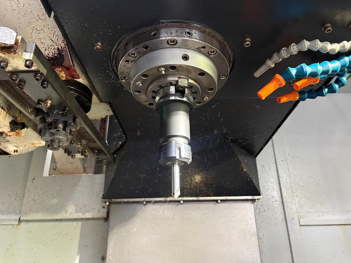 Used 2012 FEELER VERTICAL CNC MACHINING CENTRE VMP-1100