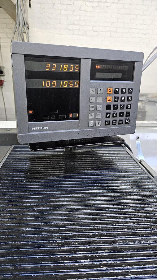 Used COLCHESTER TRIUMPH VS2500 X 1250MM GAP BED CENTRE LATHE