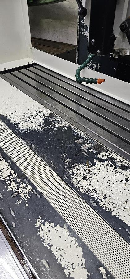 Used XYZ SMX 5000 VERTICAL BED TYPE CNC MILLING MACHINE