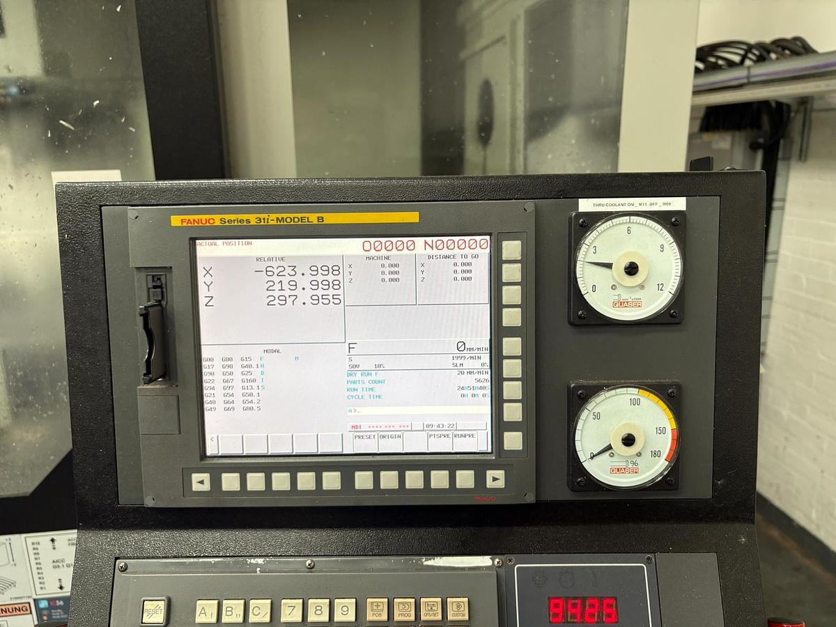 Used 2016 QUASER VERTICAL CNC MACHINING CENTRE MV204P