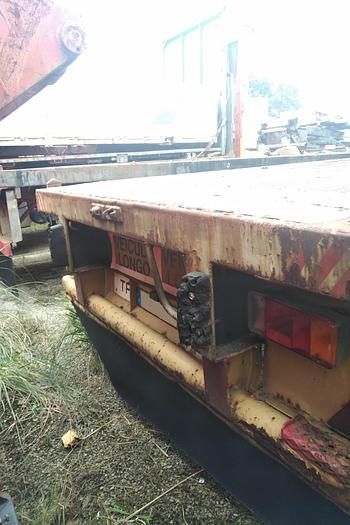 Usado 1987 TRAILOR Tri axle on springs with twist locks for containers