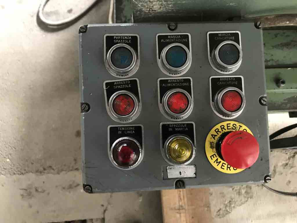 Usato Spazzolatrice (Sbavatrice) per teste di tubi in ferro