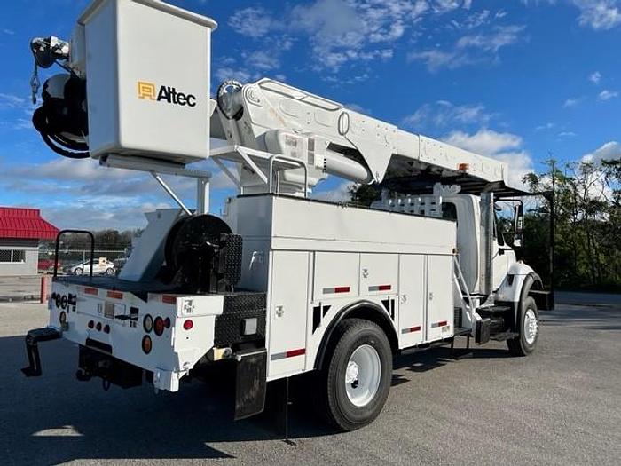 Used Altec AM55E-MH 60ft Bucket Boom with Material Handler on 2006 International 4300 4x4 Utility Truck - C00287