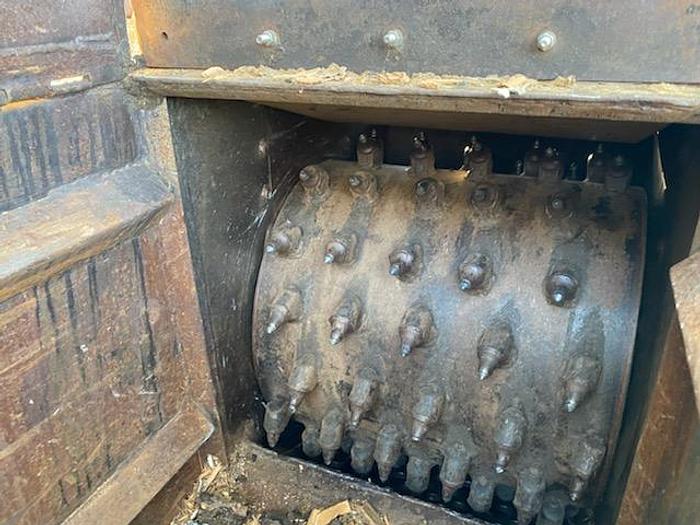 Used PACKER 750 slow speed grinder