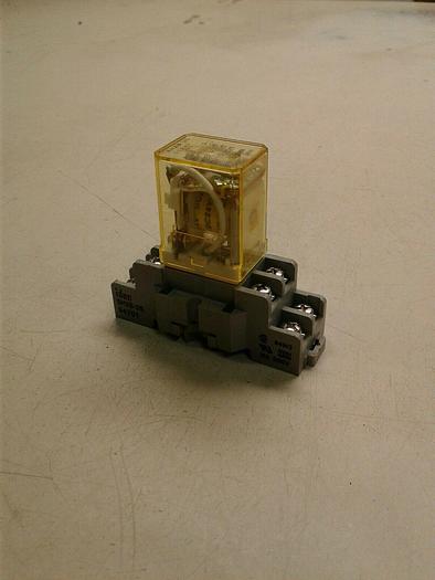 Used IDEC RH2B-UL Relay and SH2B-05 Base