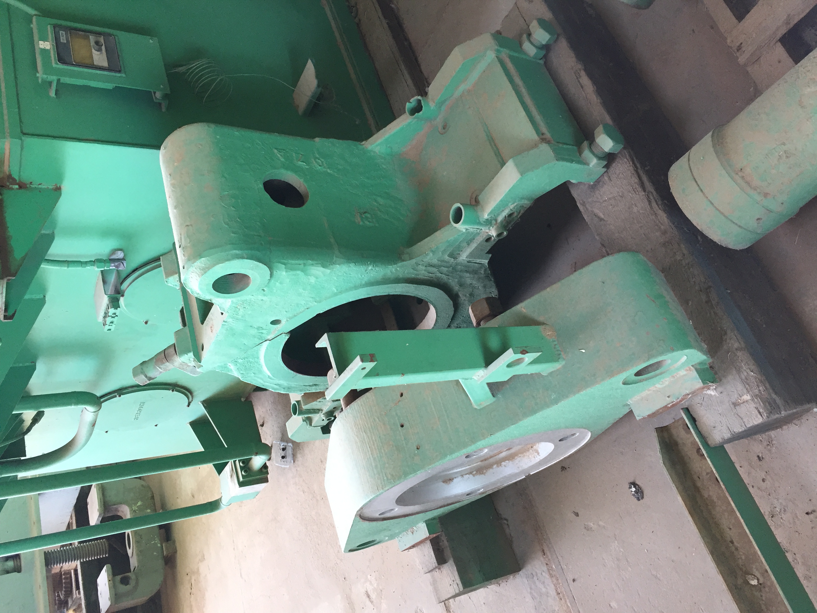 Used 700 Ton Loewy Extrusion Press; 4 1/2" x 16" Billet