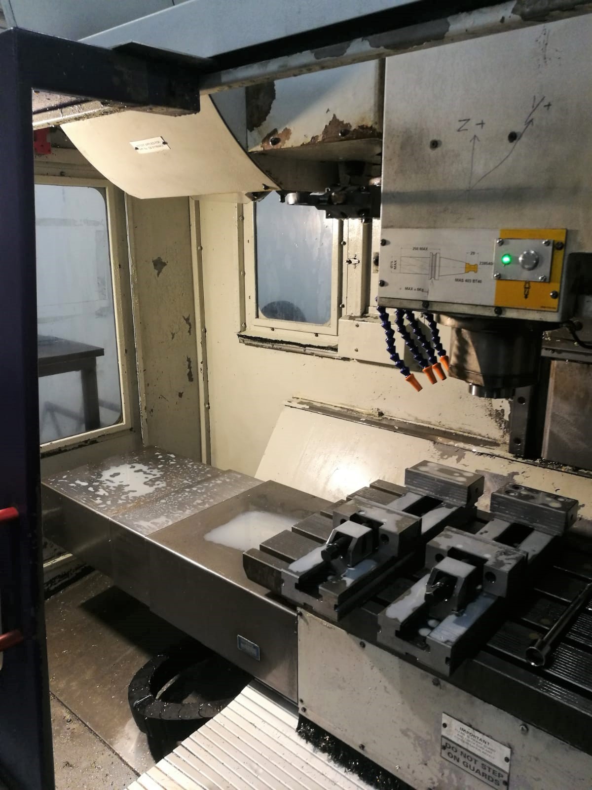 Gebruikt BRIDGEPORT VMC 800 L 30 - 2000