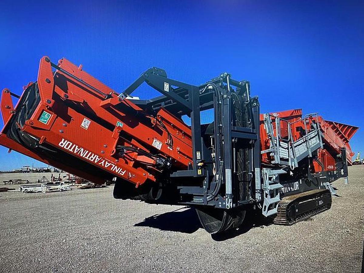 Used 2023 Terex Finlay 883+