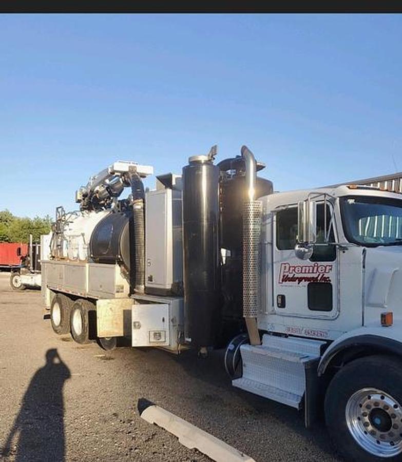 Used 2014 Kenworth T880 with Vactor HXX Vacuum system