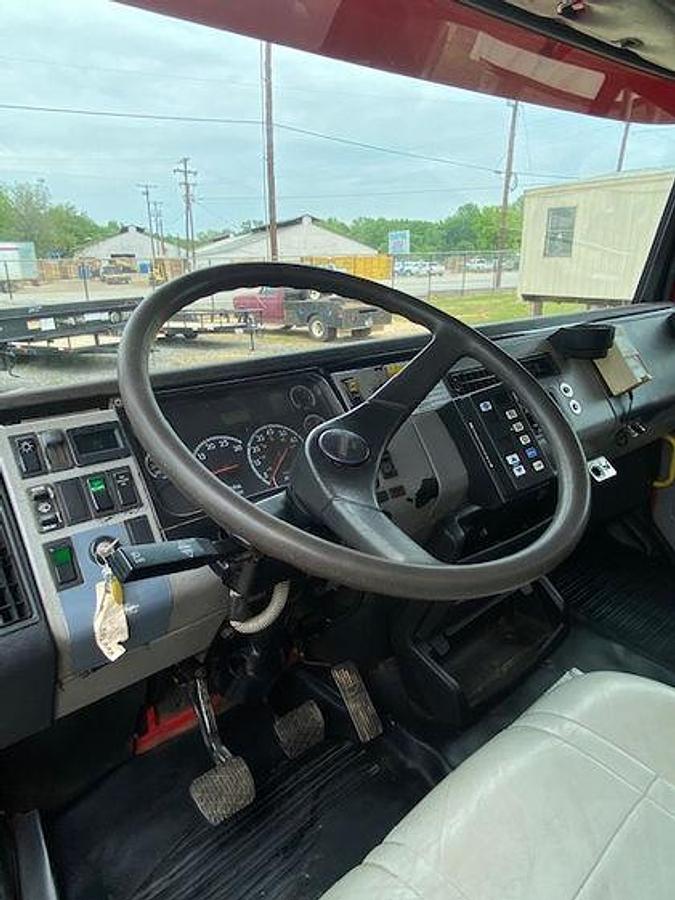 Used 2002 Freightliner FL-80