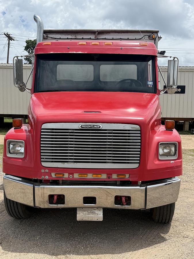 Used 2002 Freightliner FL-80