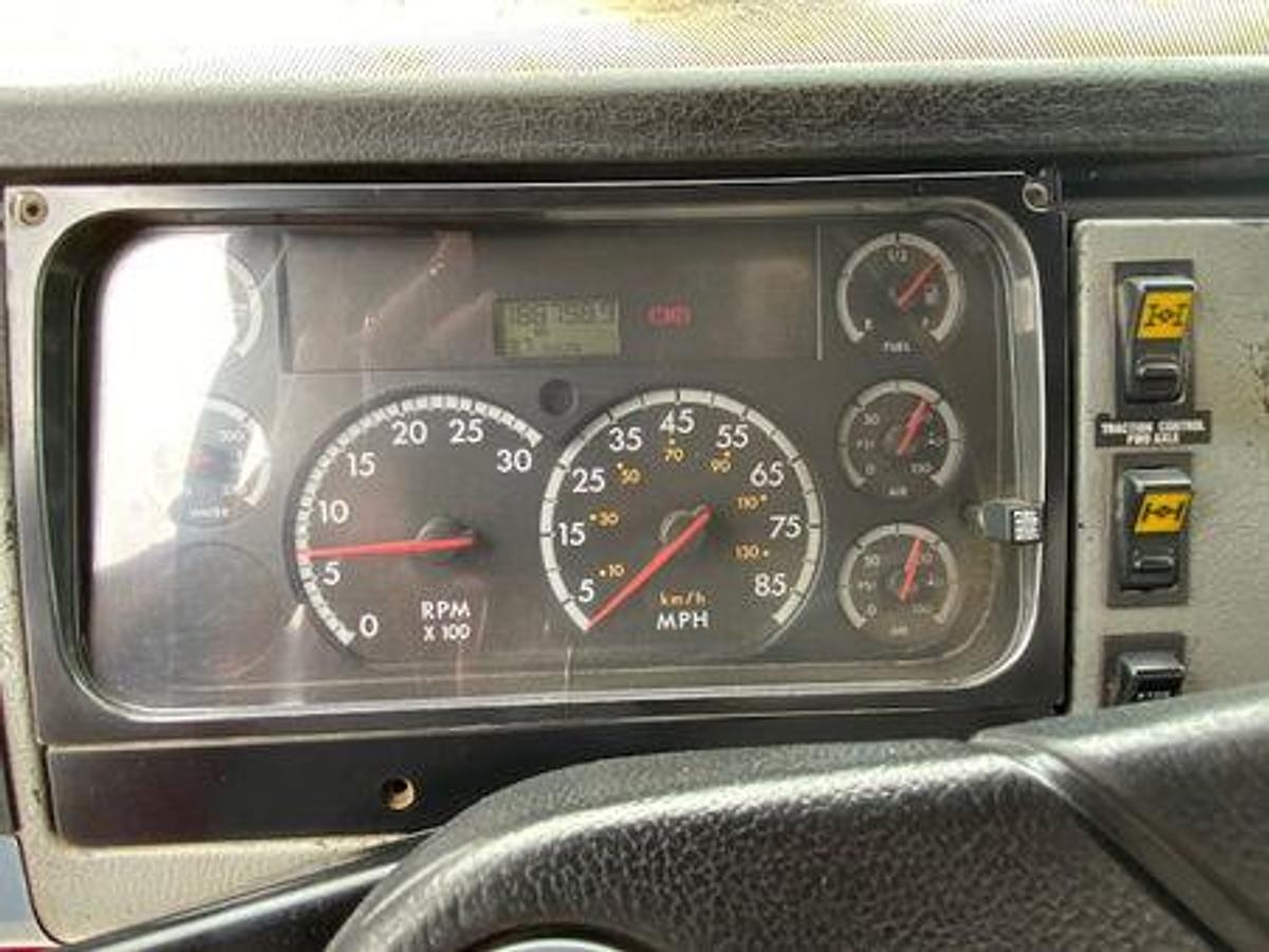 Used 2002 Freightliner FL-80