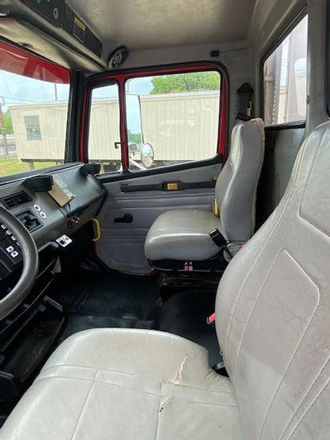 Used 2002 Freightliner FL-80