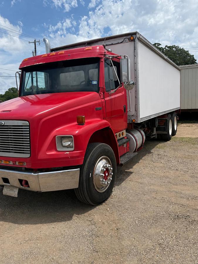 Used 2002 Freightliner FL-80