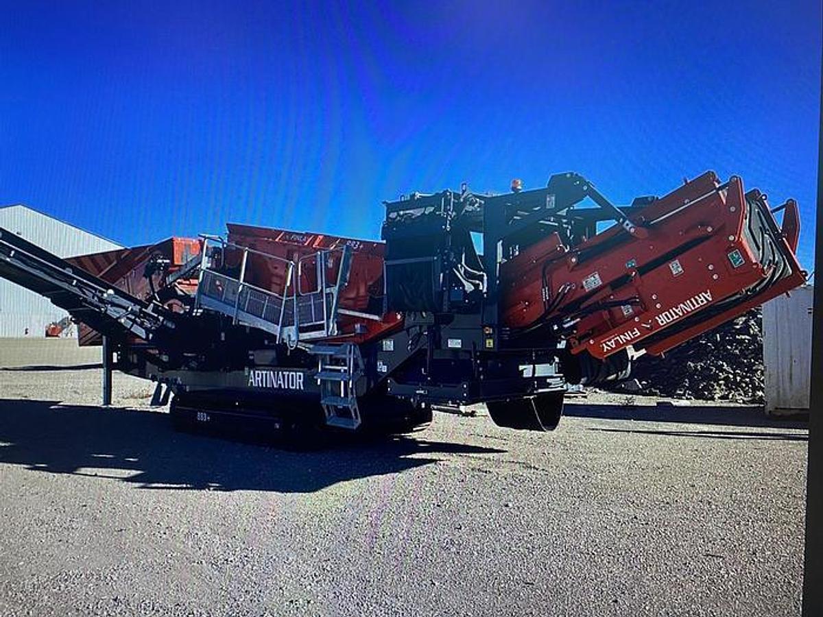 Used 2023 Terex Finlay 883+