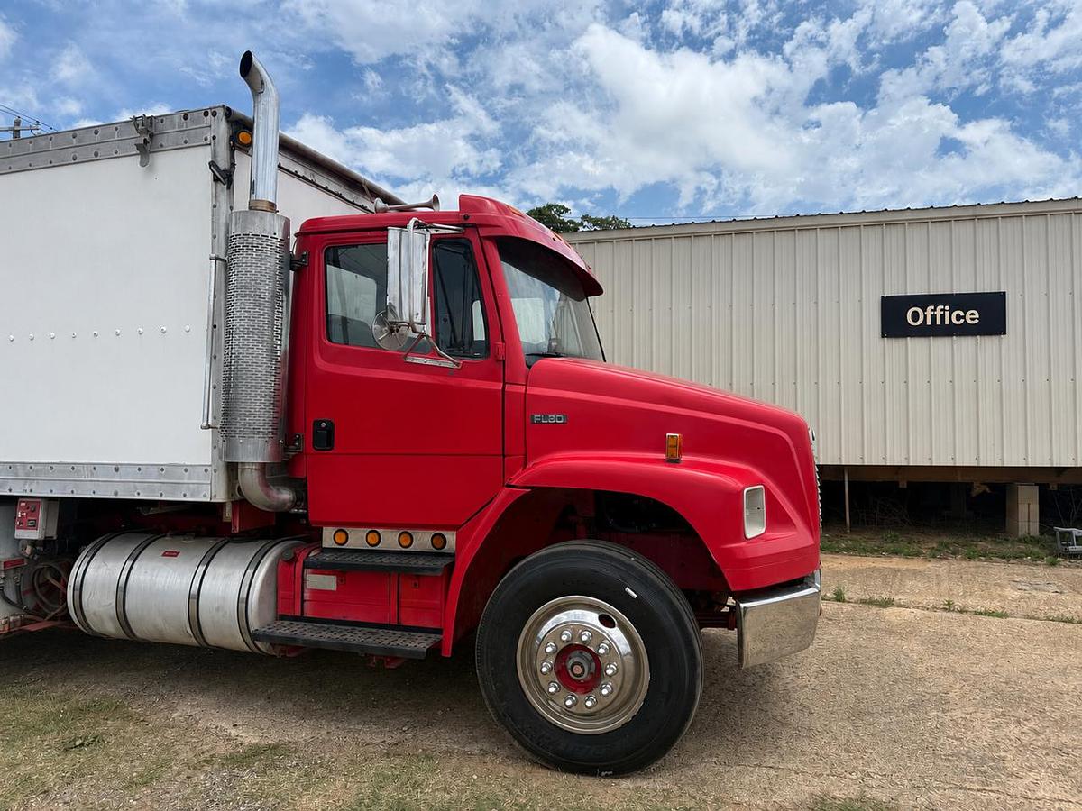 Used 2002 Freightliner FL-80