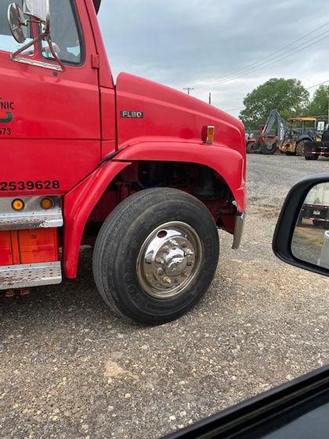 Used 2002 Freightliner FL-80