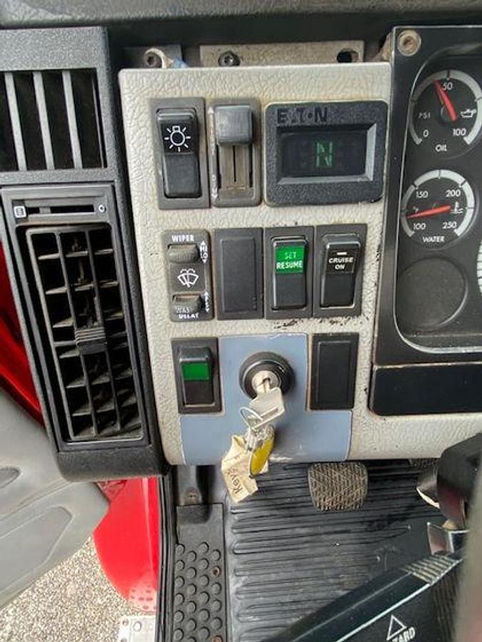 Used 2002 Freightliner FL-80
