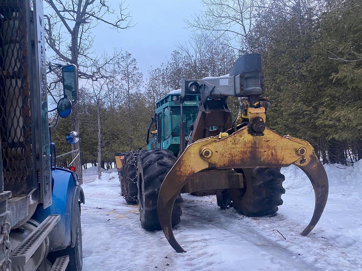 Used 1999 Timberjack 560 Grapple Skidder