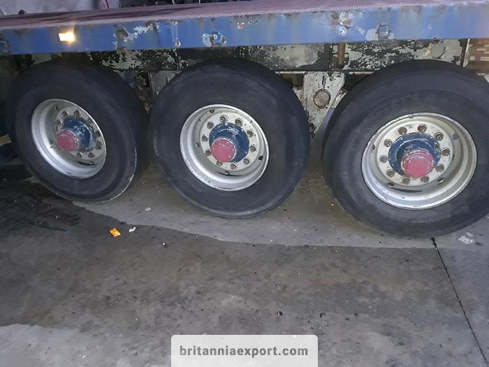 Used 1990 FRUEHAUF Tri axle on springs with twist locks for containers