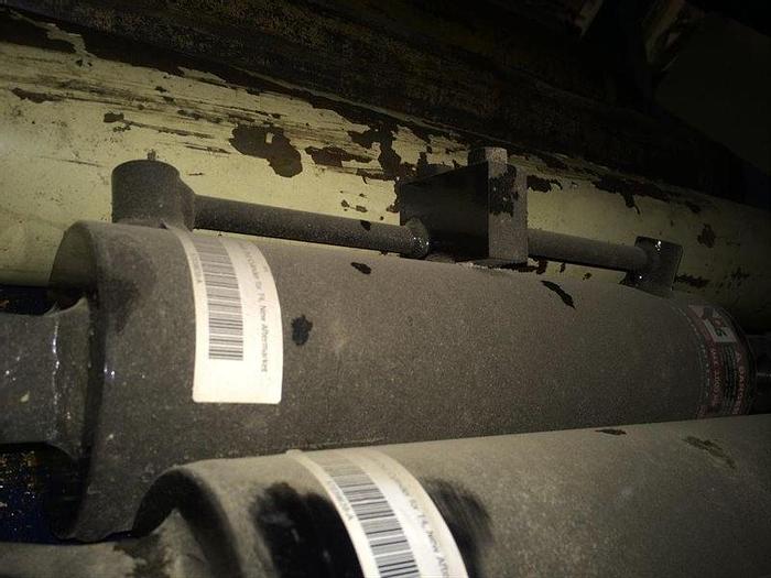 Hydraulic Break Out Cylinder - 57039638-A