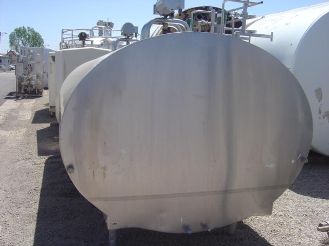 Used 2000 GALLON MUELLER BULK TANK
