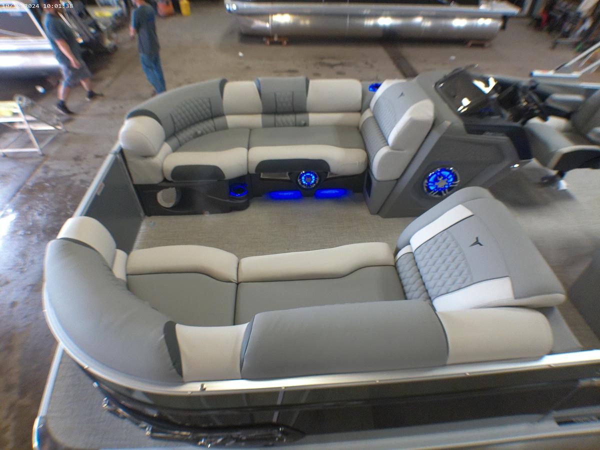 2025 Tahoe Pontoons Cascade 2385 Swingback Tritoon & 225HP 4-Stroke EFI