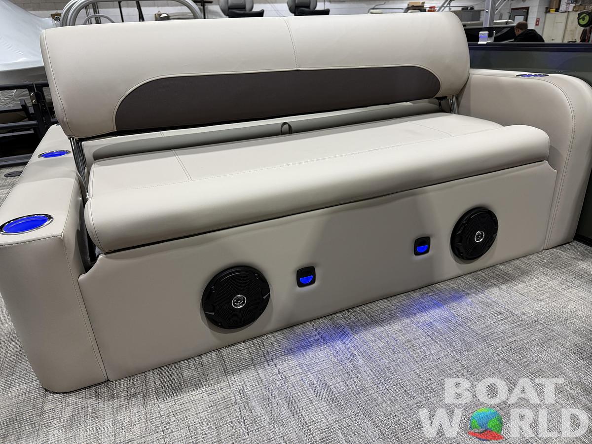 2026 Bentley Pontoons Legacy 220 Swingback