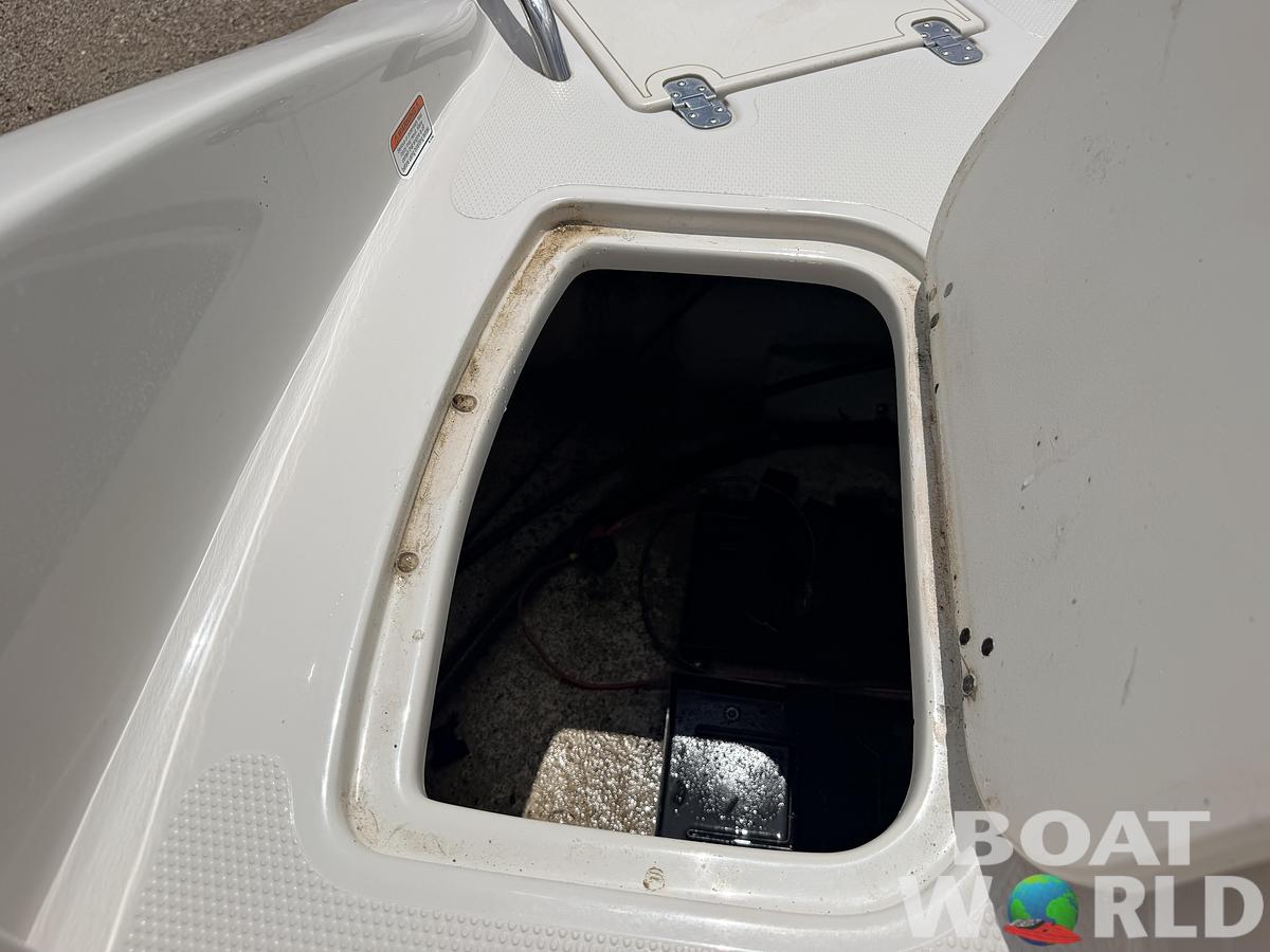 Used 2011 Tahoe 215 Xi Deck Boat & 220HP Mercruiser V8 -$17,995