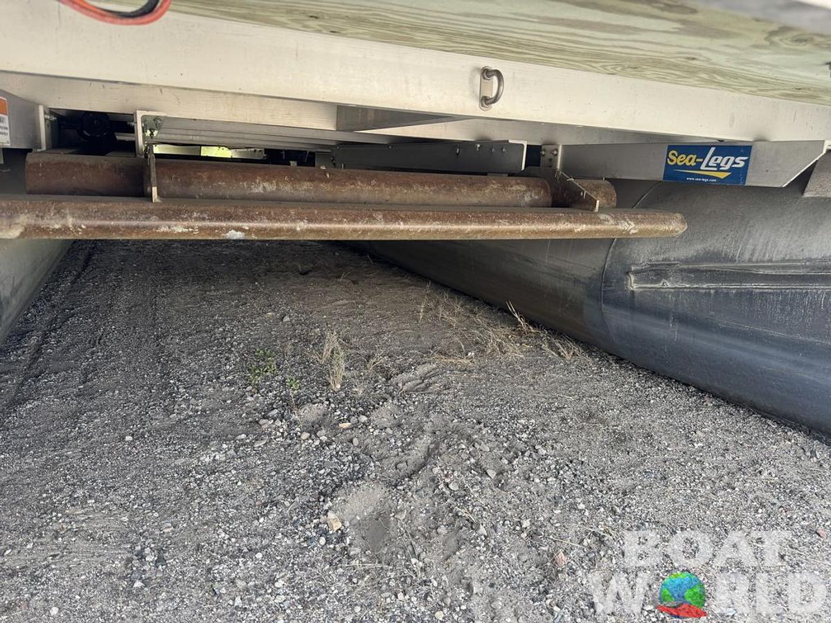 Used 2004 Sweetwater 2222 DF Pontoon WITH SEA LEGS